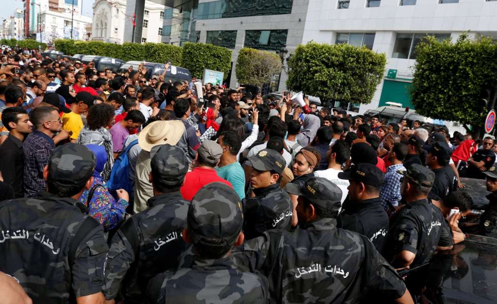 Tunisian Authorities Arrest Dozens for Protesting Illegal Stalls, Fuel Price Hike