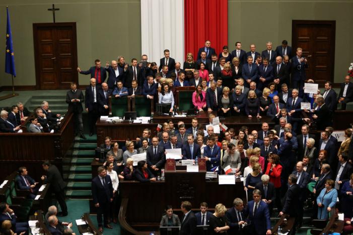 Polish Lawmakers Adopt  Supreme Court Reform