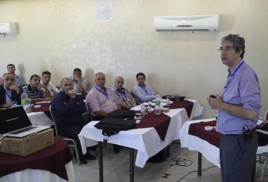 David Nott Trains Gaza Doctors to Deal with War Injuries