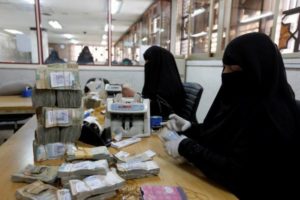 Workers count Yemeni currency at the Central Bank of Yemen in Sanaa