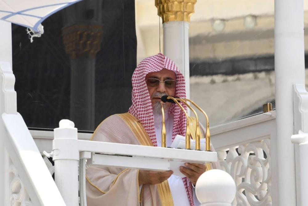 Makkah Grand Mosque Imam Warns against Politicizing Hajj