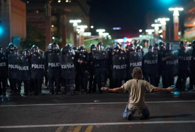 Police Use Pepper Spray to Disperse Protesters in Arizona