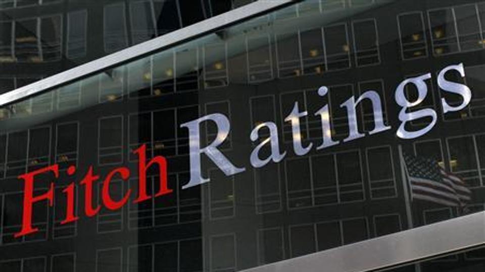 Fitch Downgrades Qatar’s Rating, Expects Slowdown in Growth