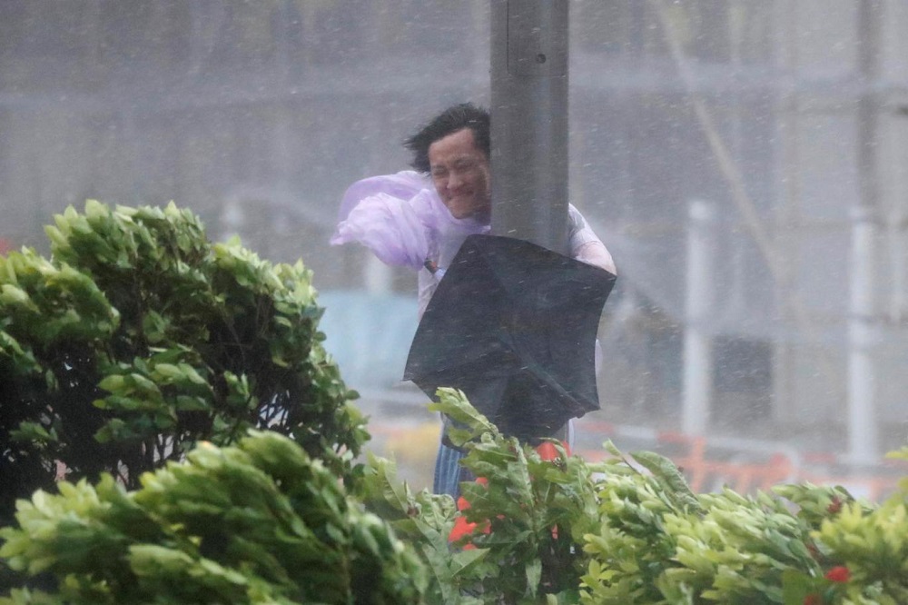 3 Killed as Typhoon Hato Lashes Hong Kong