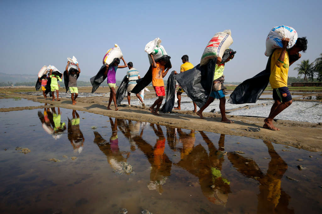 Over 500 Persecuted Rohingya Muslims Escape into Bangladesh