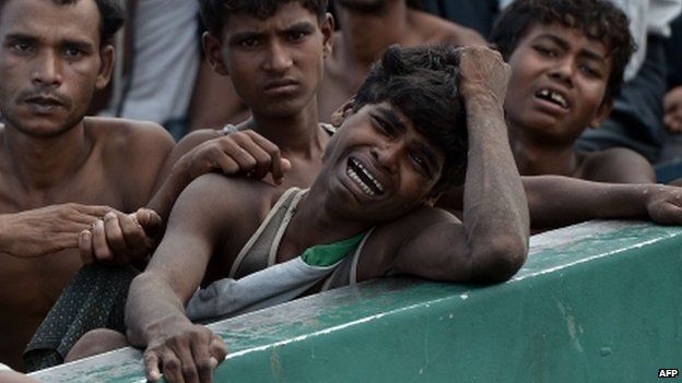 Over 2,000 Rohingyas Fleeing Violence Forced out of Bangladesh