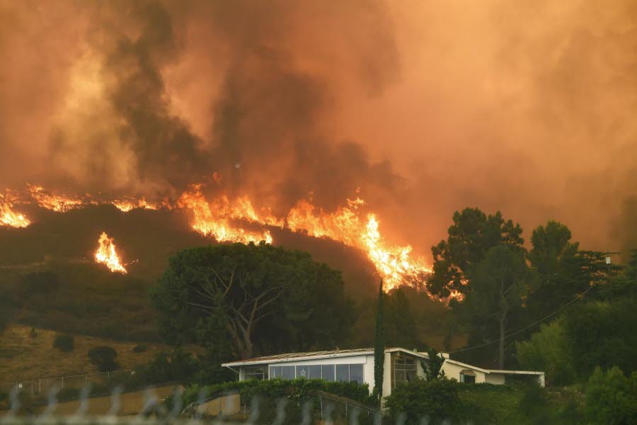 ‘Largest Fire in Los Angeles History’ Forces Evacuation of 700 Homes