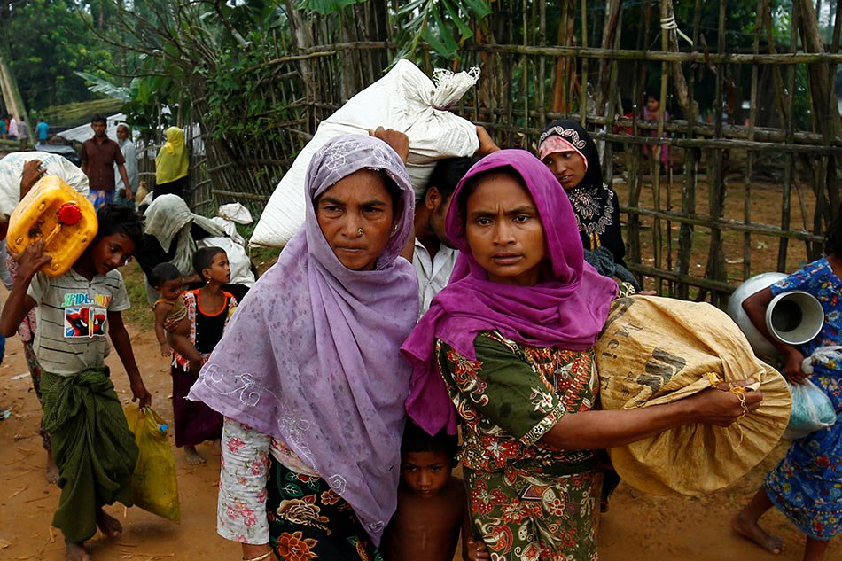 Bangladesh Starts Immunization of Rohingya Refugees amid Health Fears