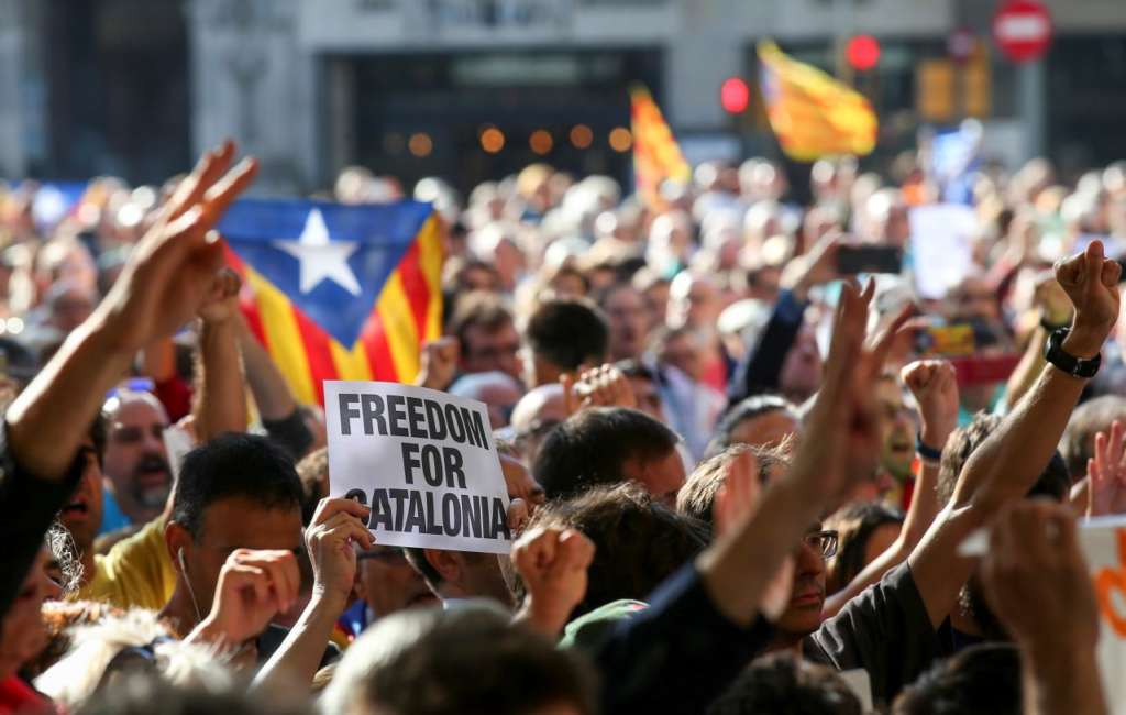 Spanish Police Arrest High-Ranking Catalan Officials in Raids