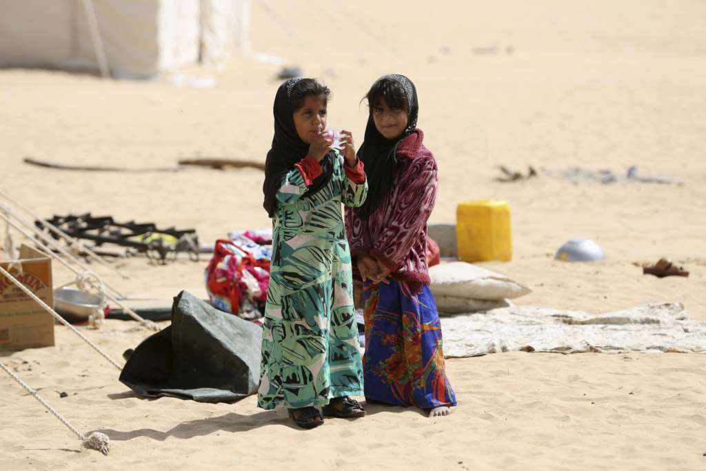 Yemeni Official Holds Houthi Militias Responsible for Worsening Crisis of Displaced People