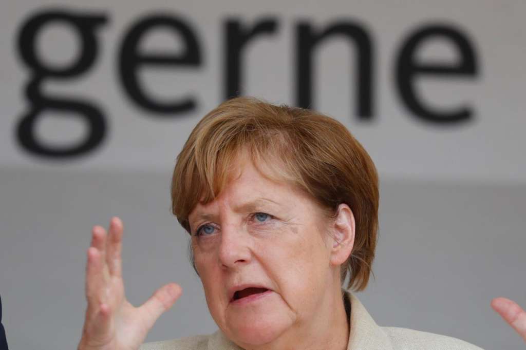 Merkel Pushes EU to Halt Turkish Accession Talks 