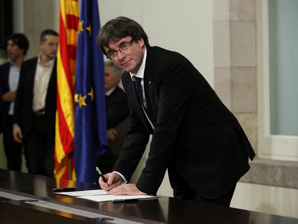 Catalonia Suspends Declaration of Independence for Talks with Madrid