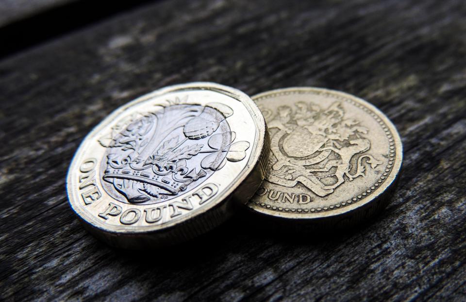 British Shops Refuse to Give up on Old Pound